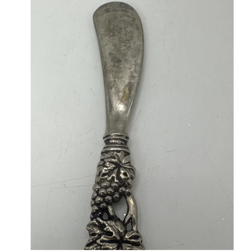 Vintage Silver Tone‎ Grape Vine Handle Butter Spreader Cheese Knife 5.25 Inch